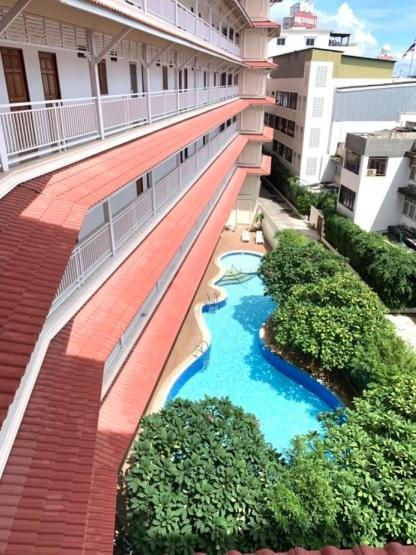 Hua Hin Baanklang Condo By Petch Exterior photo